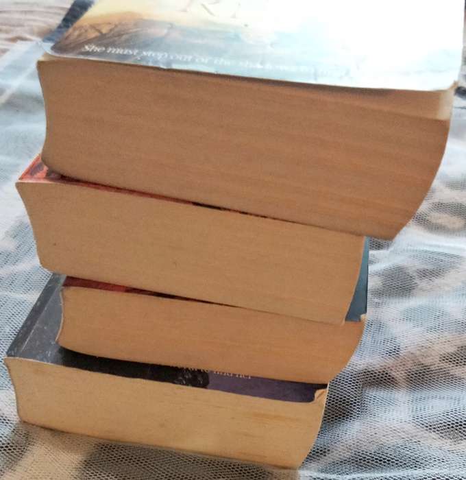 Lucinder Riley-4 booksMISSING Sister,MOON Sister,SHADOW Sister PEARLSisterSERIES Pre-owned Softcover
