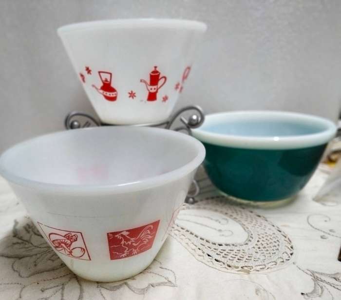 3 Milk Glass Mixing Bowls Decor Novelty green JAJ England LOOK AT MY BUY NOW LISTINGS NO WAITING