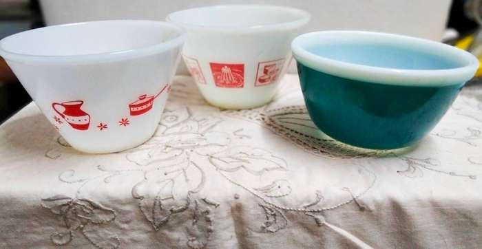 3 Milk Glass Mixing Bowls Decor Novelty green JAJ England LOOK AT MY BUY NOW LISTINGS NO WAITING