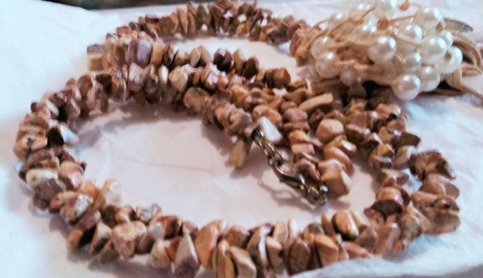 Necklaces 2 separate Now 1-Lots polished chip gemstones+1 Large Mother Of Pearl+faux pearls on cord