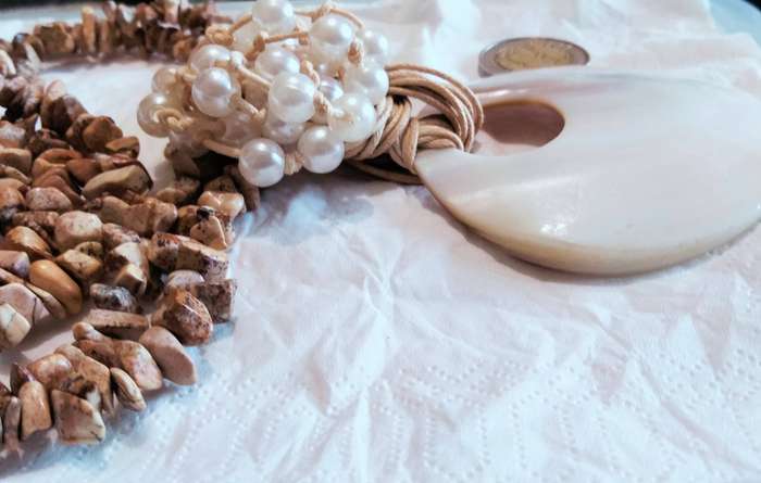Necklaces 2 separate Now 1-Lots polished chip gemstones+1 Large Mother Of Pearl+faux pearls on cord