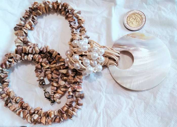 Necklaces 2 separate Now 1-Lots polished chip gemstones+1 Large Mother Of Pearl+faux pearls on cord