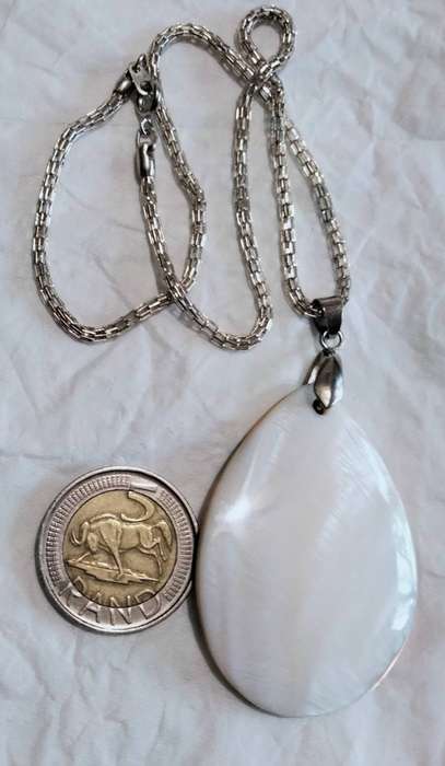 Genuine organic Check Mother Of Pearl Pear Shape PENDANT+Chain Silver tone -American Red Indian ART