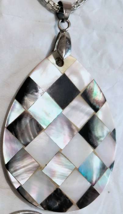Genuine organic Check Mother Of Pearl Pear Shape PENDANT+Chain Silver tone -American Red Indian ART
