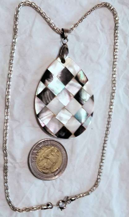 Genuine organic Check Mother Of Pearl Pear Shape PENDANT+Chain Silver tone -American Red Indian ART