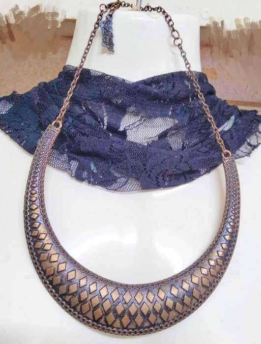 Necklace Choker Metal Goldish tone DAZZLING design Snake Skin - LOOK At MY BUY NOW items NO WAITING