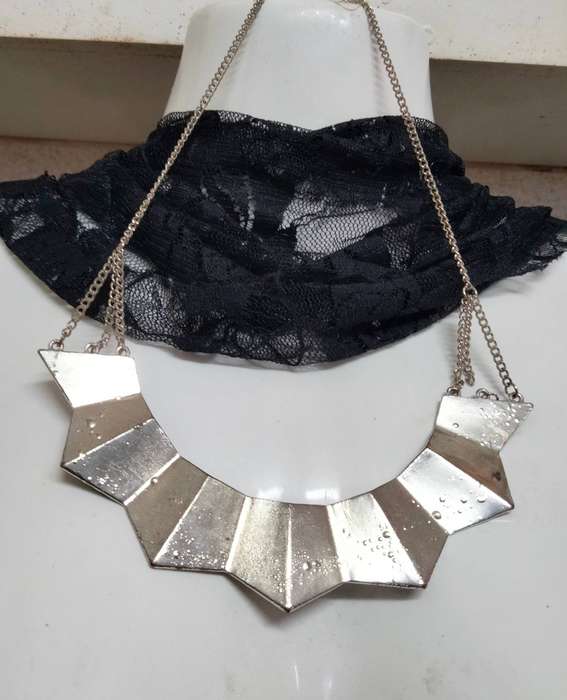 Necklace Choker Metal Gold tone DAZZLING  Fane shape - LOOK At MY BUY NOW items NO WAITING