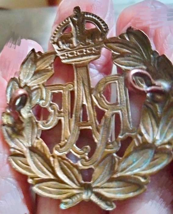 1 WW1 ROYAL Air force Cap Badge Brass 45mm x 38 mm 1914-1918