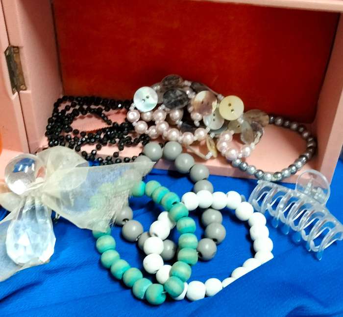 9 items Jewellery box 2 Necklaces Mother of pearl+black Crystals Jet 4 bracelet+1 angel+1 hairclip