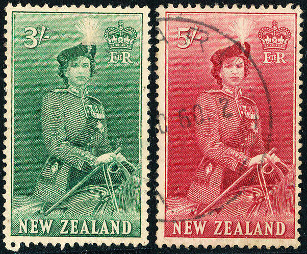 New Zealand - 1953 - Eliz Defins - 3s bluish-green & 5s carmine fine used . SG 733d, 734 .