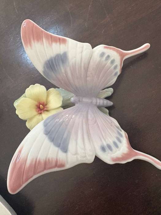 LLADRO BUTTERFLY IN ORIGINAL BOX  06173