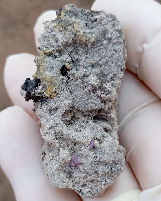 Chalcedony hematite fluorite - Locality unknown