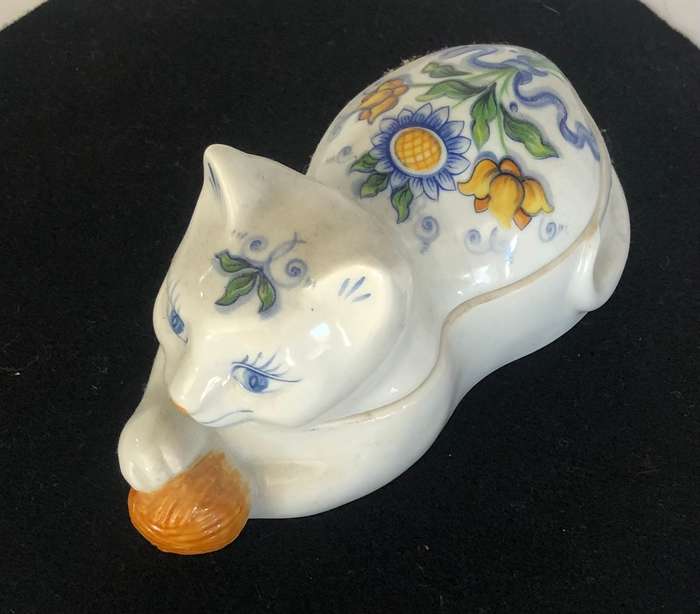 Collectable Elizabeth Arden -Roma Al Fresco- Cat Shaped Trinket Holder