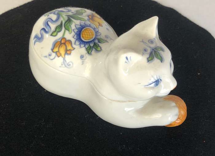 Collectable Elizabeth Arden -Roma Al Fresco- Cat Shaped Trinket Holder