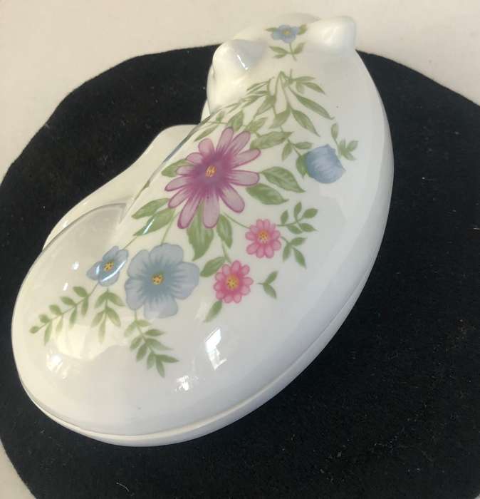 Collectable Elizabeth Arden - Cat Shaped Trinket Holder- Made in Japan