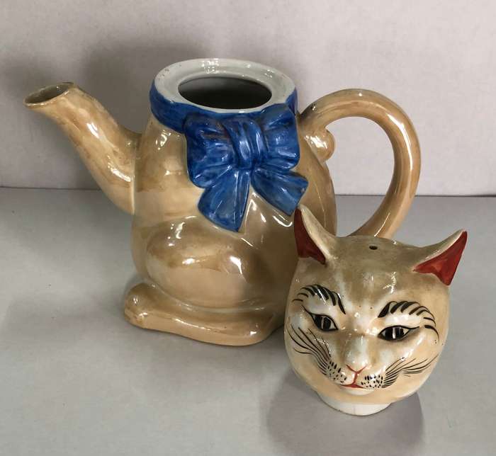 Antique Beautiful Cat Shaped  Tea Pot