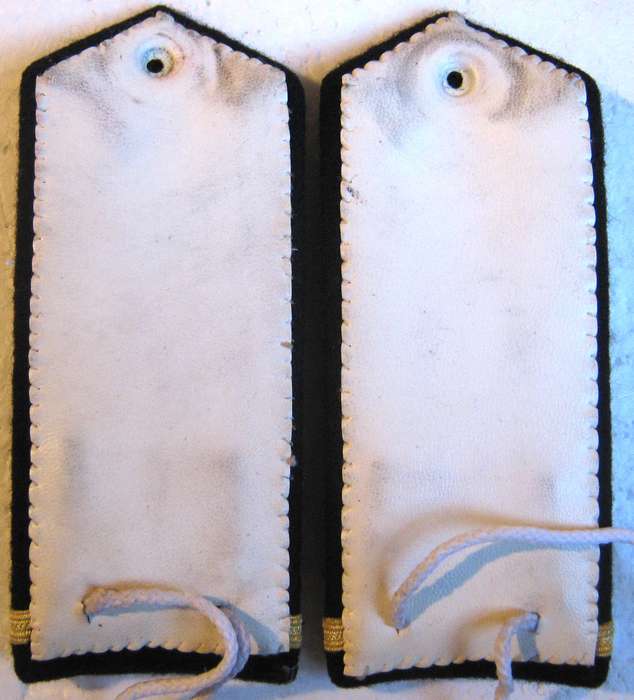 Old S.A. Navy Ensign's Hard Tie on Shoulder Straps with Lurex Lions and Gold Lace