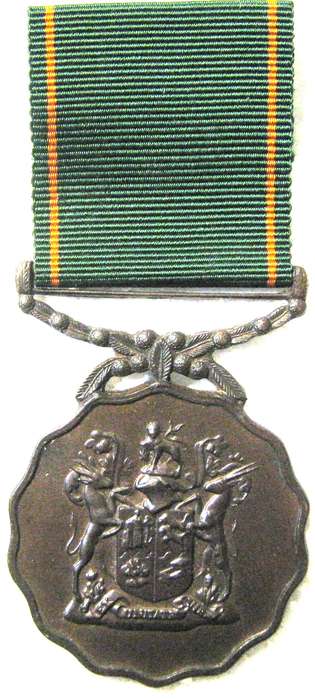 SADF FULL SIZE COMMANDO BRONZE  10 YEAR SERVICE MEDAL IN VERY GOOD CONDITION