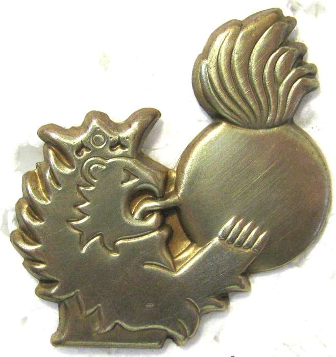 WW2 FINLAND ARTILLERY REGIMENT (SATAKUNTA) SHOULDER STRAP BADGE WITH PINS IN GOOD CONDITION