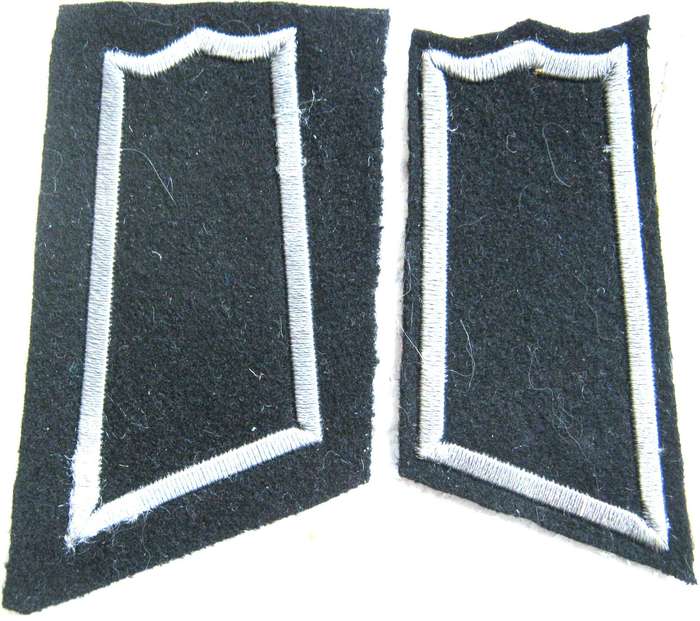 WW2 FINLAND ORIGINAL  PAIR OF TANK CORPS PRIVATE  COLLAR PATCHES IN UNUSED CONDITION