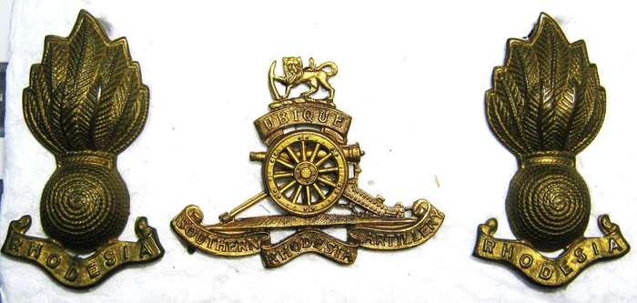 SOUTHERN RHODESIA ARTILLERY BRASS CAP/ BERET AND COLLAR BADGES WITH LUGS WORN FROM  1947