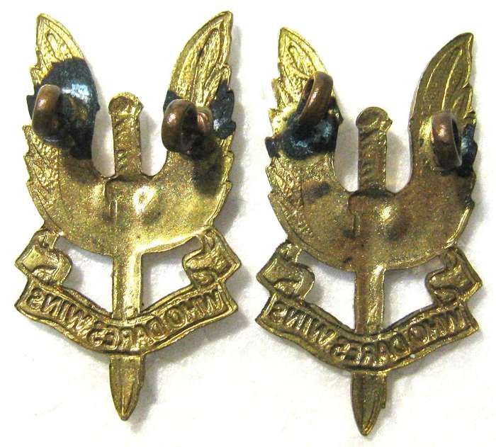 BRITISH SPECIAL AIR SERVICES COLLAR BADGES IN UNUSED CONDITION