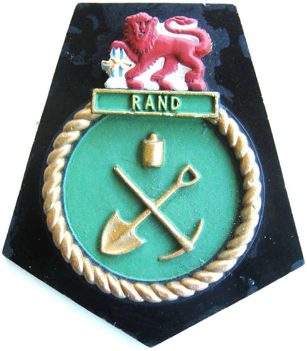 OLD S.A. NAVY SAS RAND PLASTER BADGE ON WOODEN BACKING IN VERY GOOD CONDITION