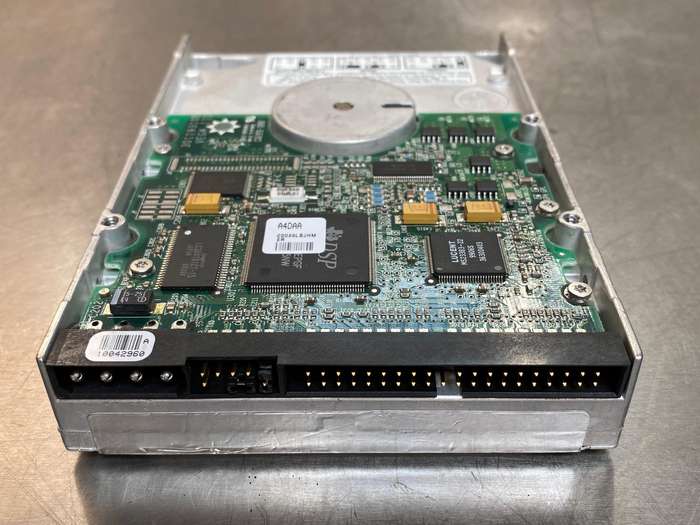 LOT :Hitachi Deskstar 82.3GB 3.5` ATA/IDE Hard Drive 7200RPM + Maxtor 6448MB HD Drive, both formated