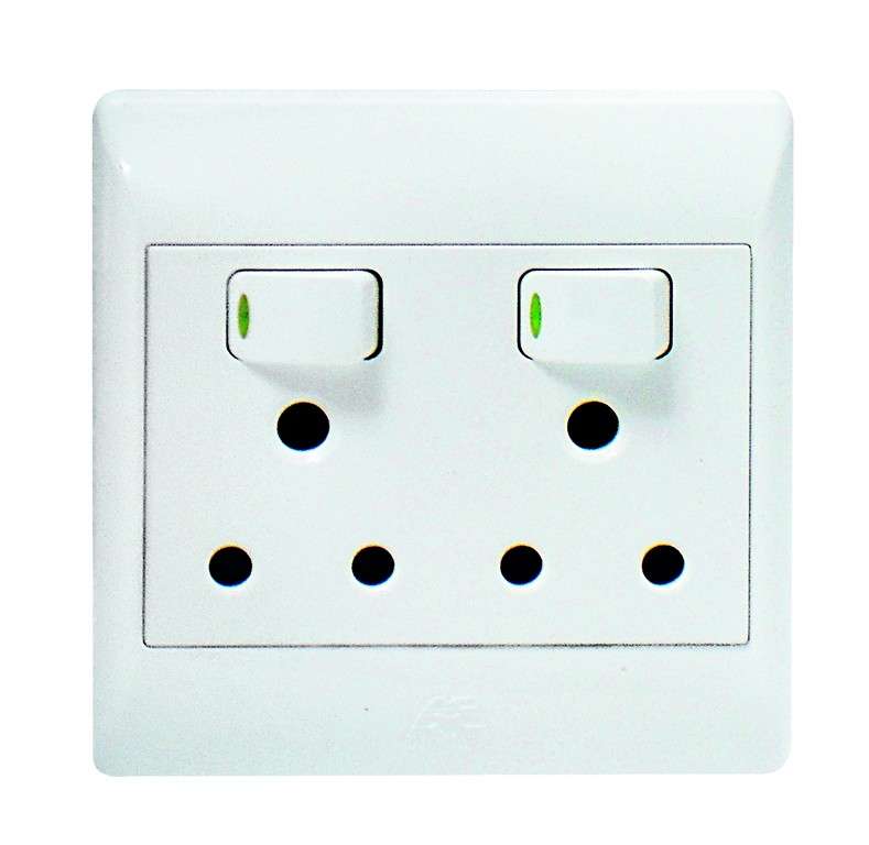 2x16A SWITCHED SOCKET OUTLET 4x4C/W WHITE COVER PLATE