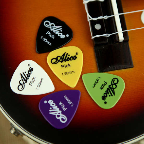50pcs Electric Guitar Picks Plectrums(Assorted thickness&colors)