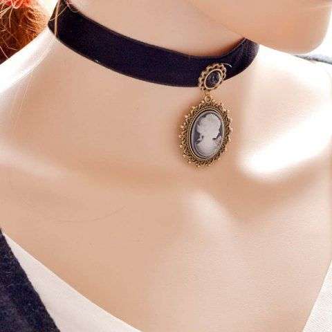 Velvet Emboss Queen Portrait Choker