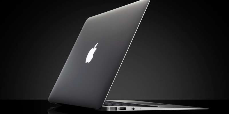 !!!!!BARGAIN Apple Macbook Air 13inch  4 gb 128gb ssd