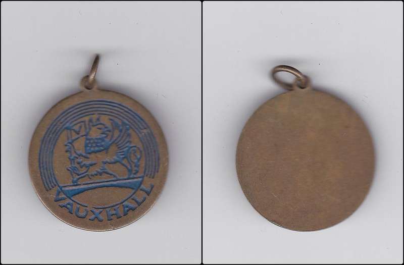 VAUXHALL MOTORS KEYRING - 25 MM DIAMETER