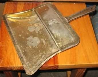 Table sweep pan
