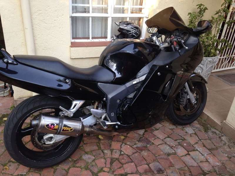 HONDA BLACKBIRD CBR 1100. YEAR 2004 GOOD CONDITION HIGHEST BIDDER TAKES IT