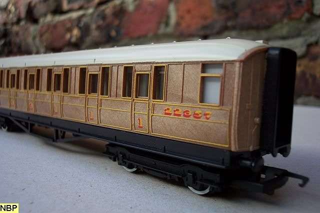 HORNBY OO LNER Coach