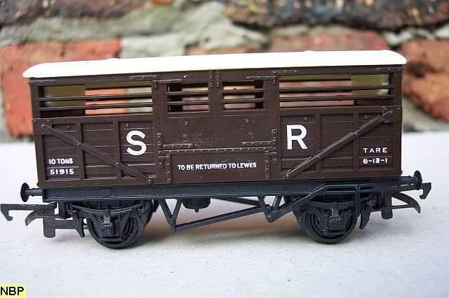 HORNBY OO SR Cattle Wagon.