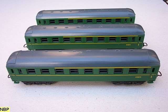 LIMA HO FIRST CLASS CARRIAGES x3