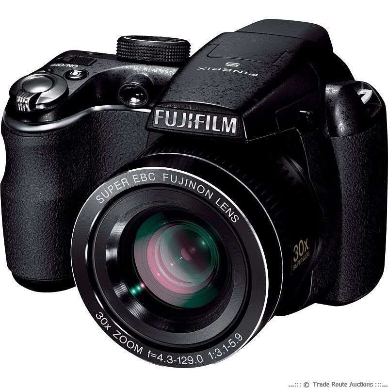 Fujifilm FinePix S4000 14 MEGAPIXELS - 30x Wide Angle Optical Zoom & 3-Inch LCD - Brand NEW
