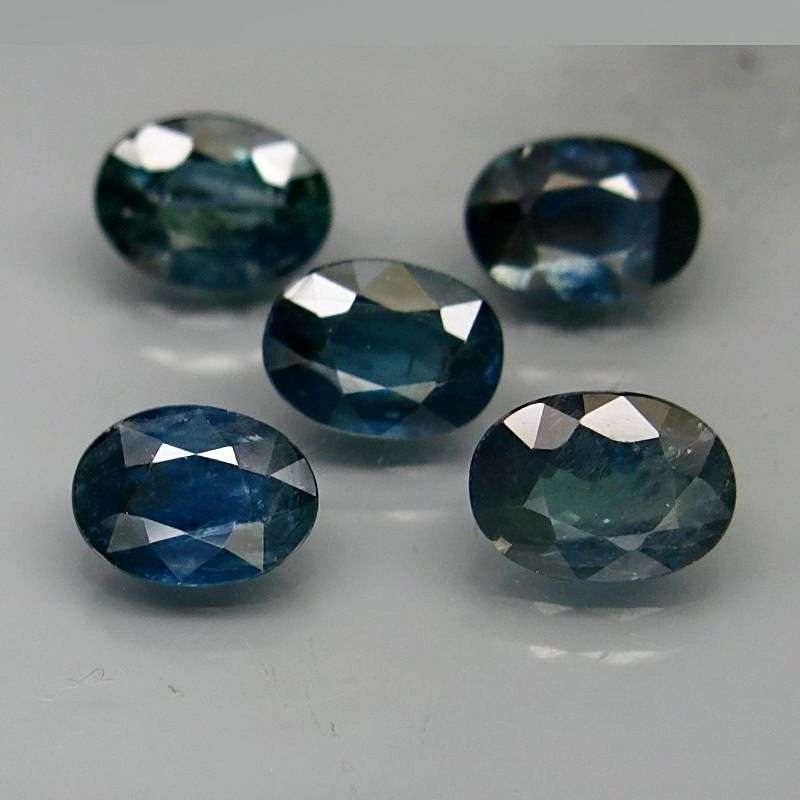 THIS IS A STUNNING TOP BLUE LOT OF 5.12CTS.(5 PCS.) OVAL FACET 100% NATURAL SAPPHIRES