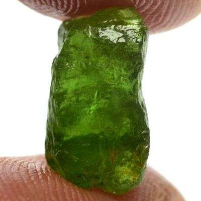 7.00CT.ROUGH 100% NATURAL UNHEATED GREEN APATITE