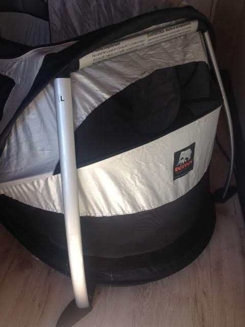 Deryan Peuter Travel Cot - Silver