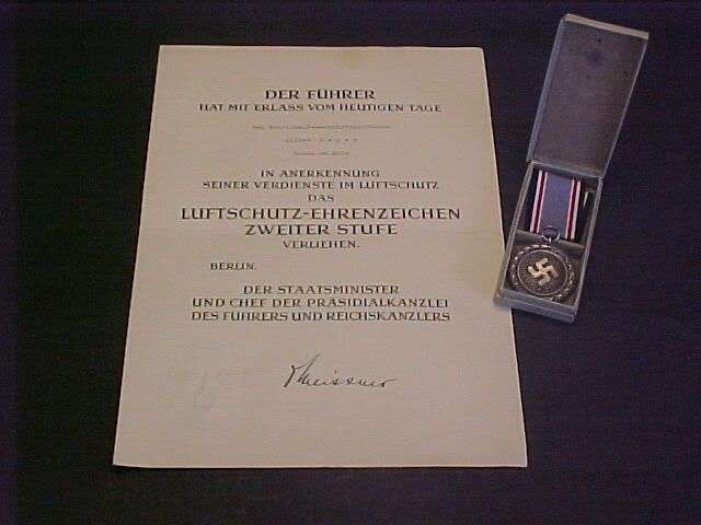 WWII Nazi German BOXED LUFTSCHUTZ Medal w AWARD DOCUMENT!!~