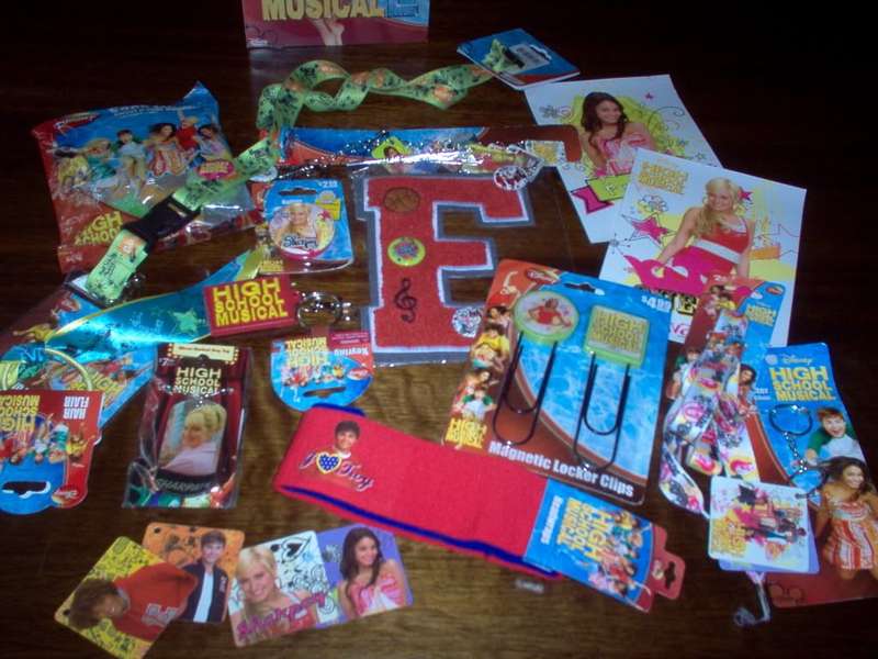 HIGH SCHOOL MUSICAL - 25 PIECE LOT