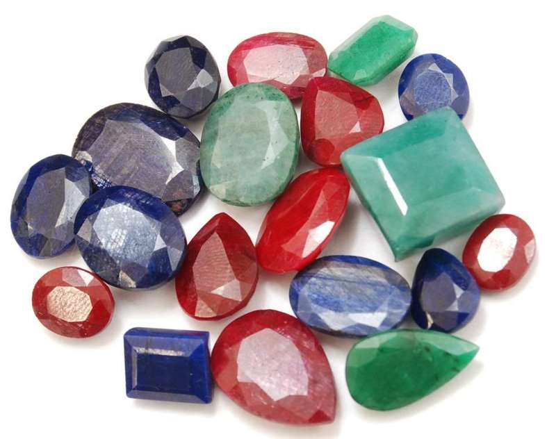 128.40cts Natural Ruby, Emerald & Blue Sapphire Gemstone Lot