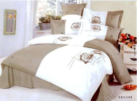STUNNING! 6pc Queen Size Duvet set