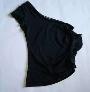 Sexy black YDE one-shoulder top