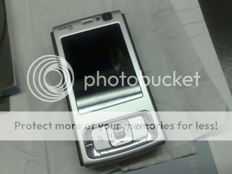 Nokia N95 IN BOX LOOKS BRAND NEW SALE !!