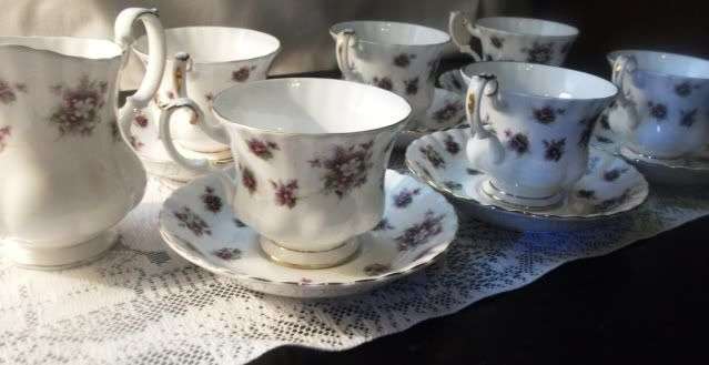 Royal Albert Sweet Violets Tea service set, http://www.bidorbuy.co.za/seller/930652/ELLE07