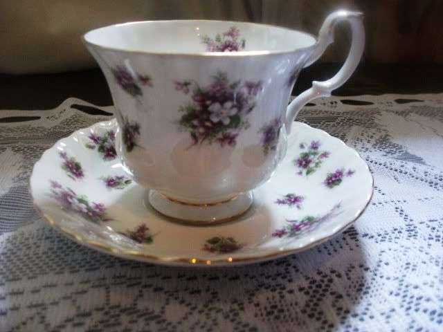 Royal Albert Sweet Violets Tea service set, http://www.bidorbuy.co.za/seller/930652/ELLE07